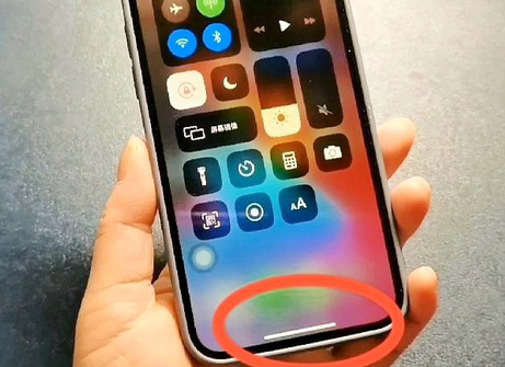 群英乡苹群英乡果维修站分享如何使用iPhone下方横线进行应用切换